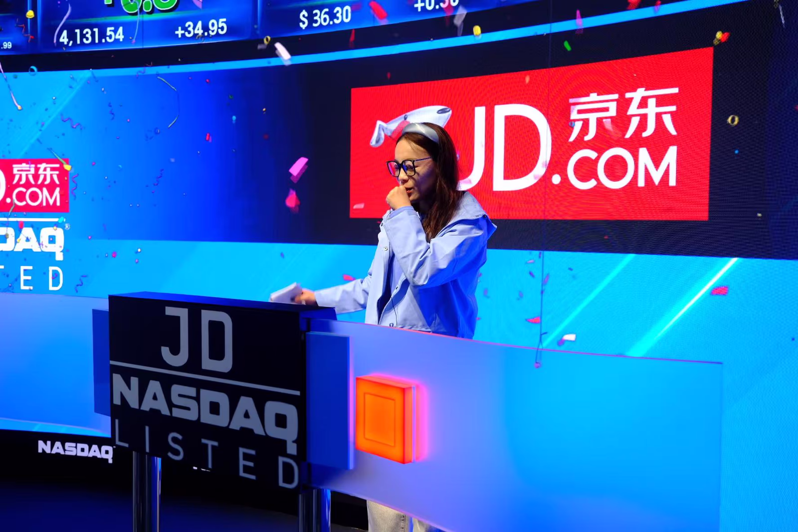 Students at JD.com visit